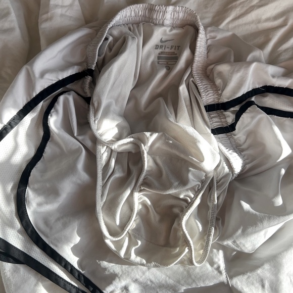 Women’s Nike running shorts - Picture 4 of 4